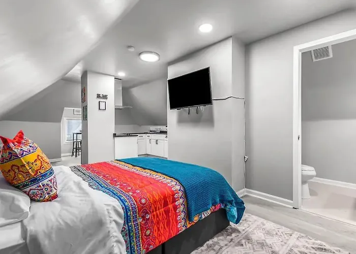 3Rd Story Loft Islandview Pets Included With Free Parking!