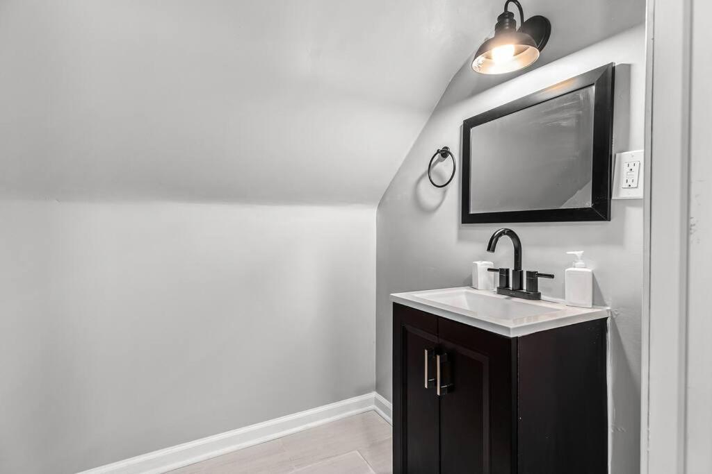 3rd Story Loft Islandview Pets Included With Free Parking! *